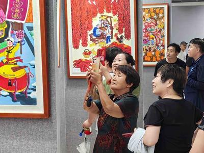 西安戶縣農(nóng)民畫河北辛集巡展 筆墨丹青繪就鄉(xiāng)村新畫卷